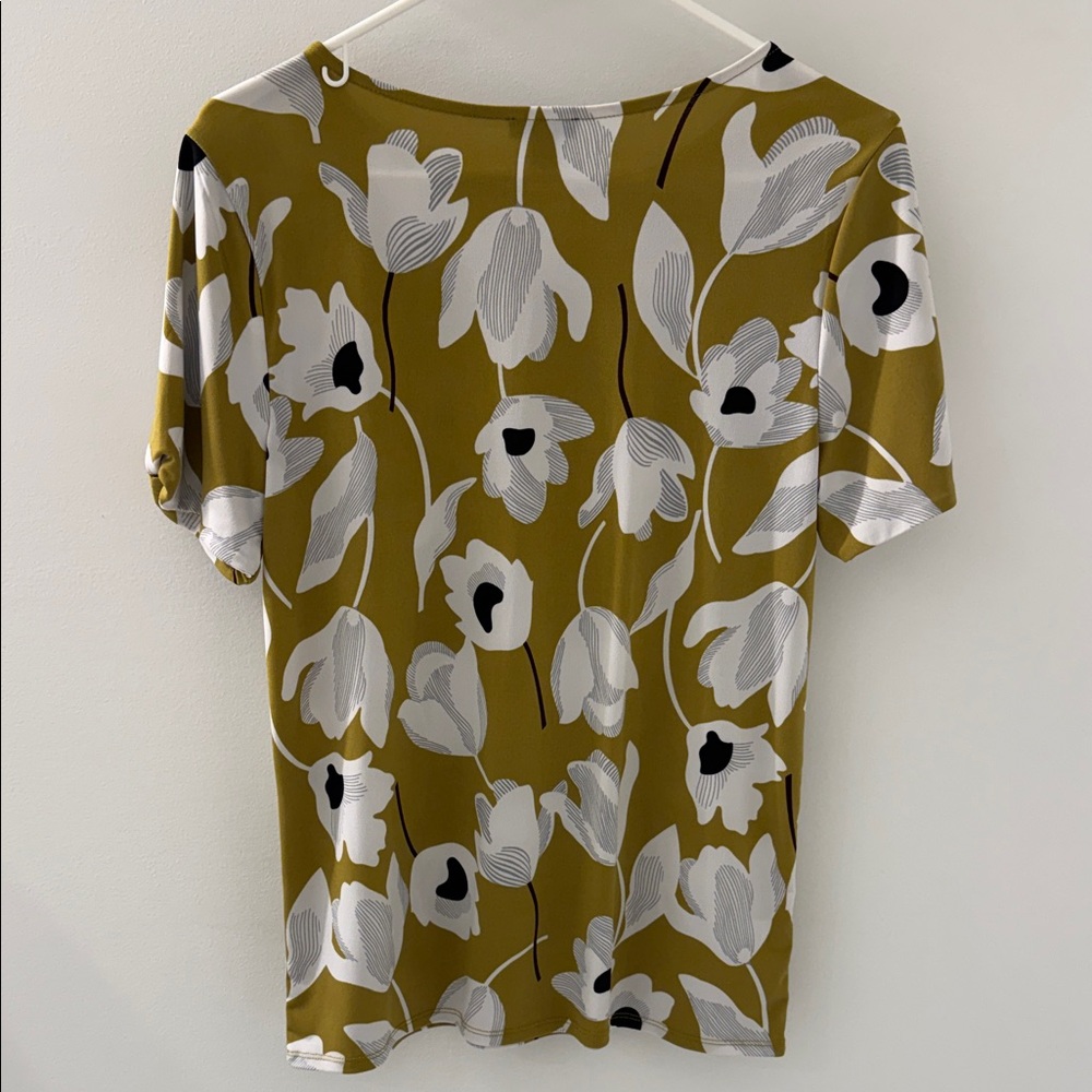 Ann Taylor Olive Green Floral Short Sleeve shirt - Picture 3 of 5